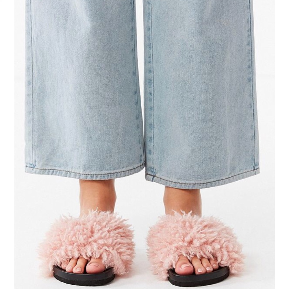 🎀NEW🎀Urban Outfitters Fur Slides